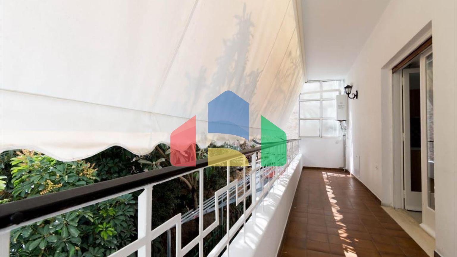 Продаж - Комерційна нерухомість 305 m² в Афінах