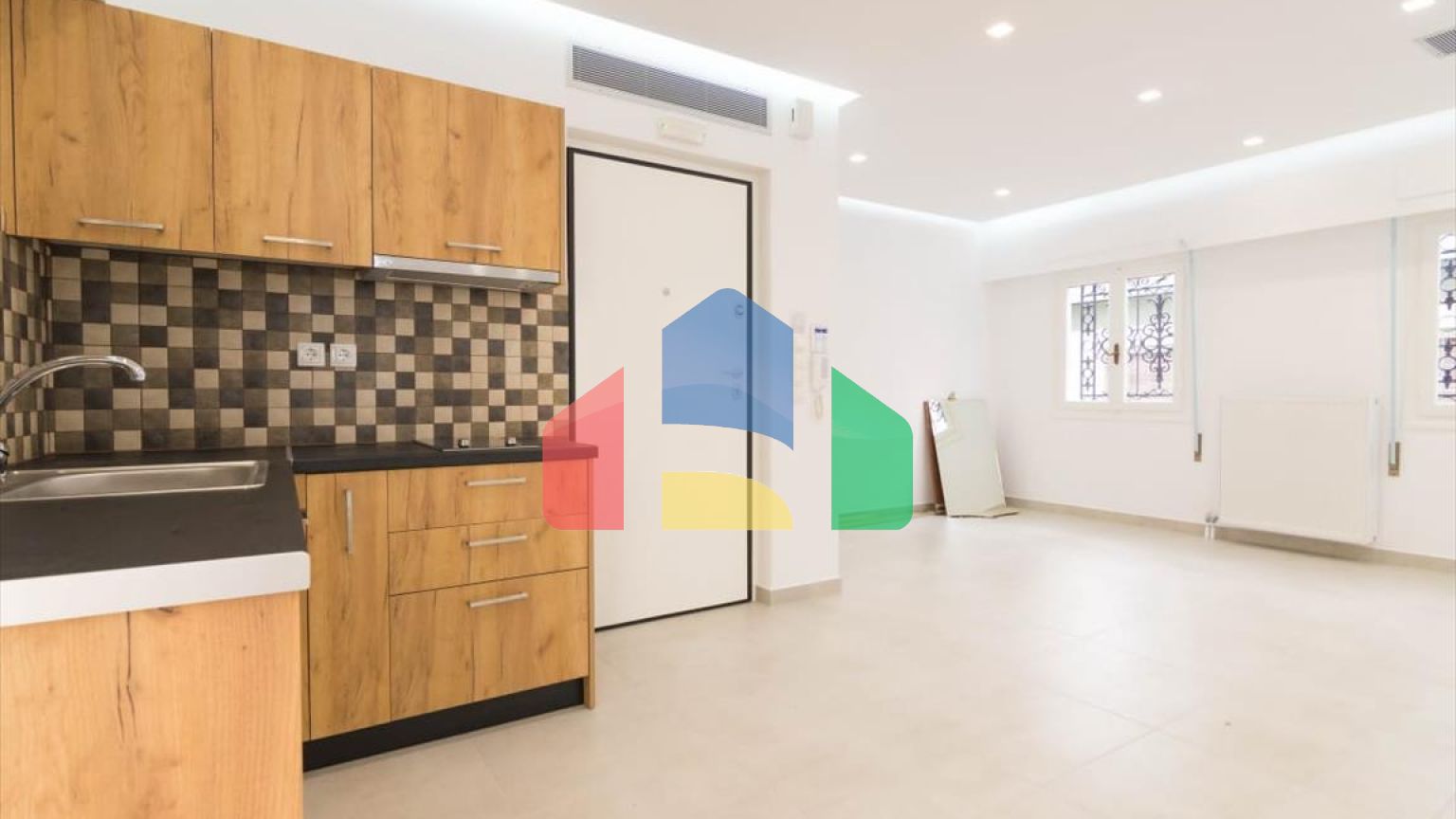 Продаж - Комерційна нерухомість 305 m² в Афінах