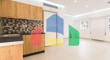 Продаж - Комерційна нерухомість 305 m² в Афінах