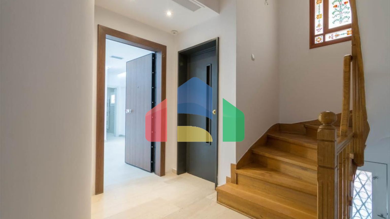 Продаж - Комерційна нерухомість 305 m² в Афінах