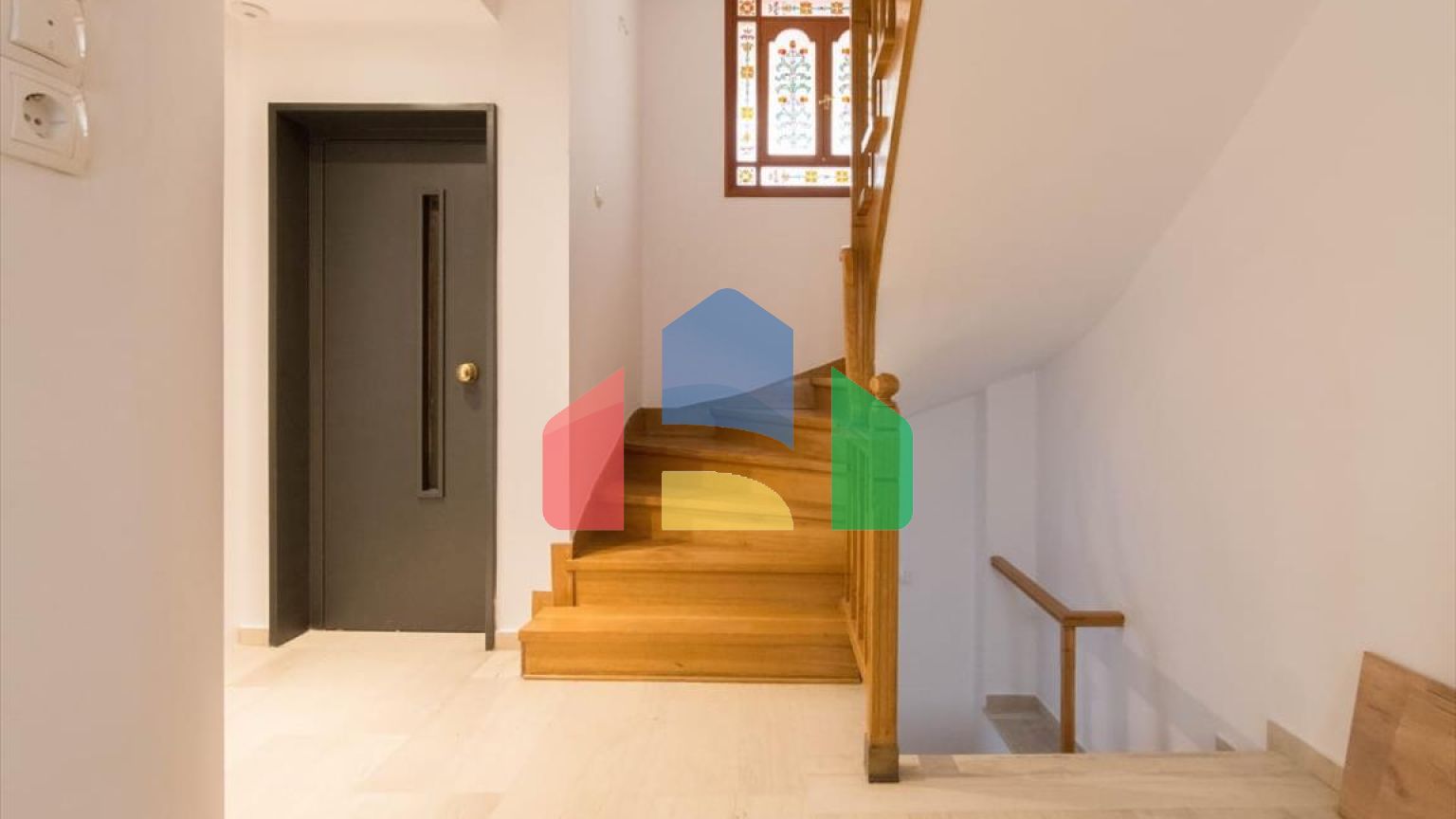 Продаж - Комерційна нерухомість 305 m² в Афінах