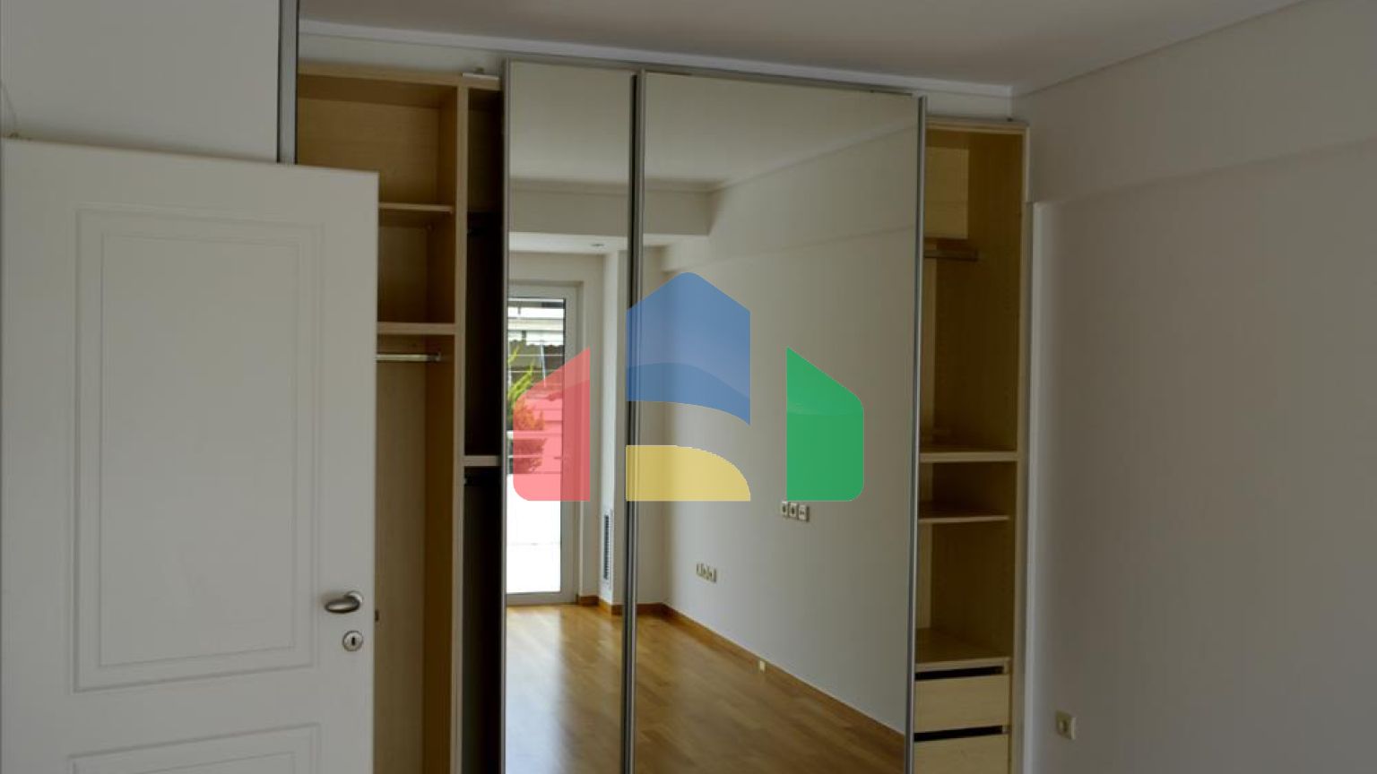 Продаж - Таунхаус 426 m² в Афінах