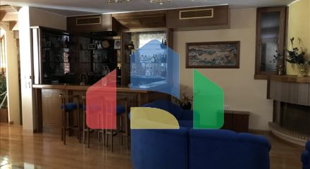Продаж - Котедж 510 m² в Афінах