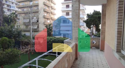 Продажа - Здание 600 m² в Афинах