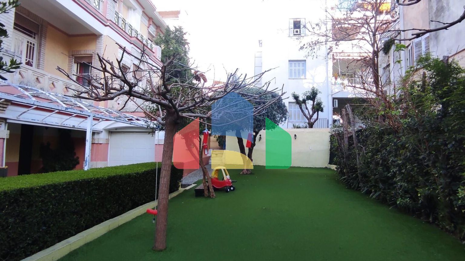 Продажа - Здание 600 m² в Афинах