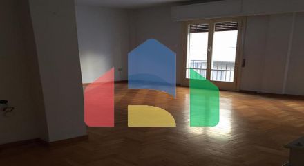 Продаж - Будівля 340 m² в Афінах