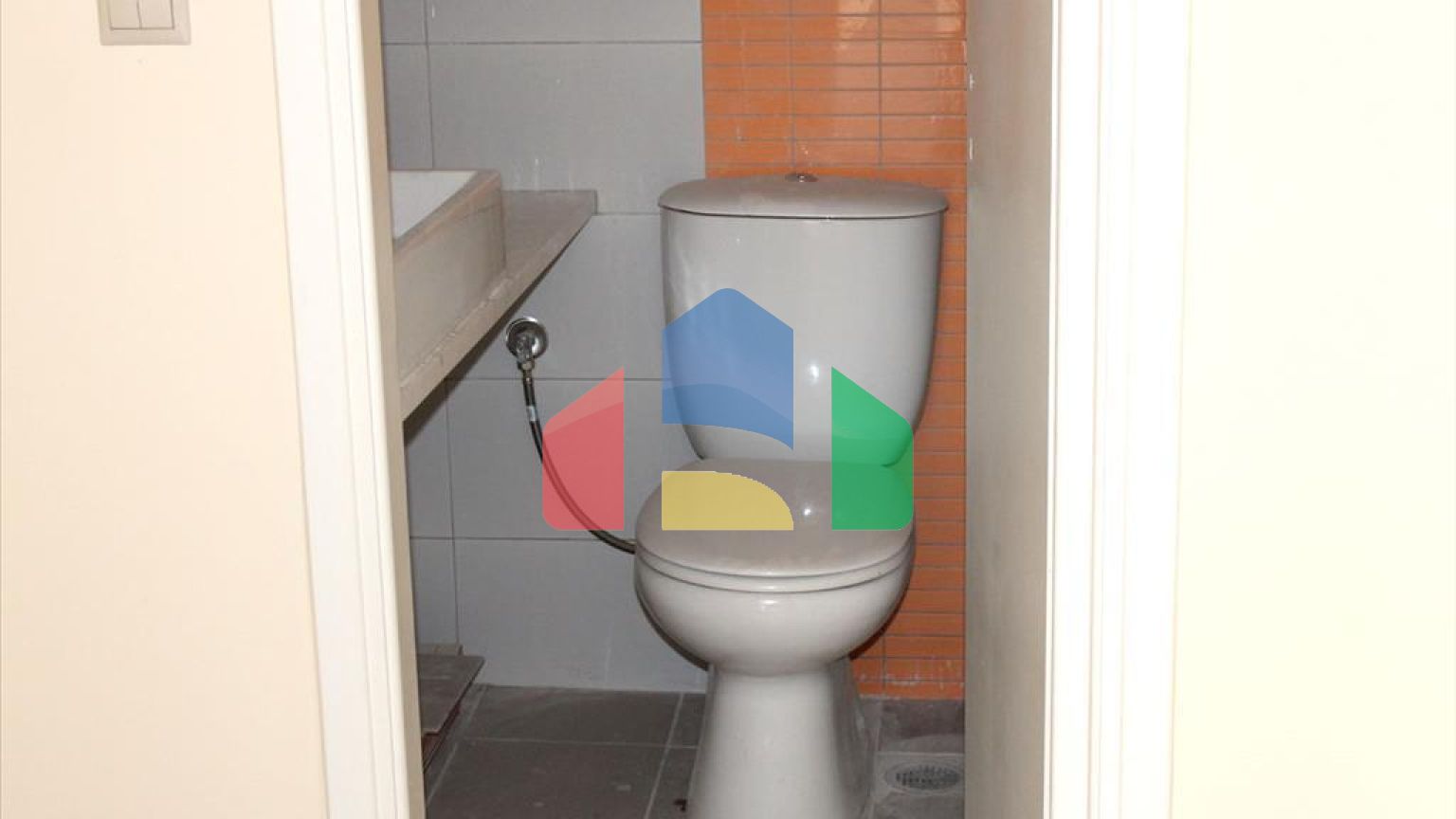 Продаж - Комерційна нерухомість 700 m² в Афінах