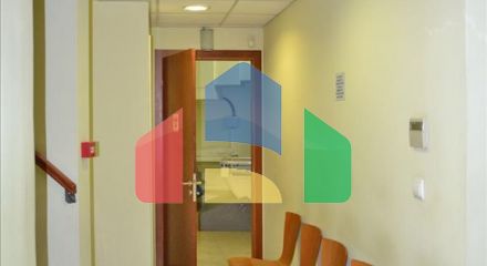 Продаж - Бізнес 2000 m² в Афінах