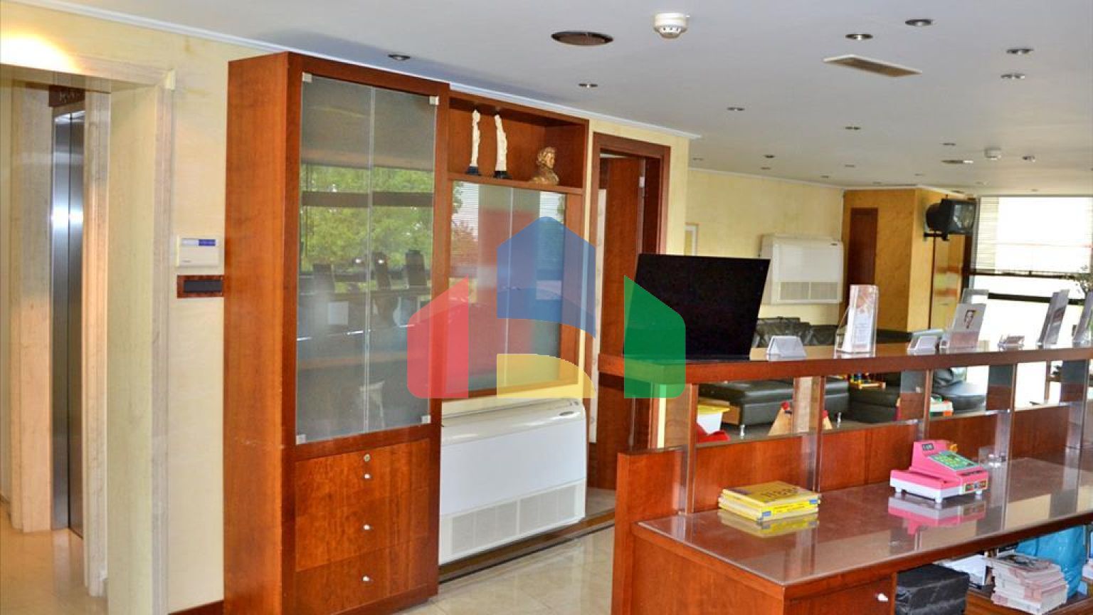 Продажа - Бизнес 2000 m² в Афинах