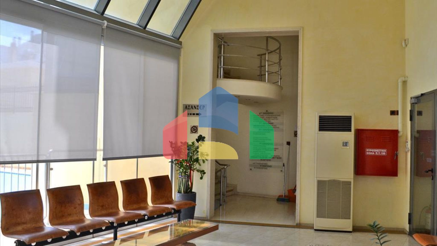 Продажа - Бизнес 2000 m² в Афинах