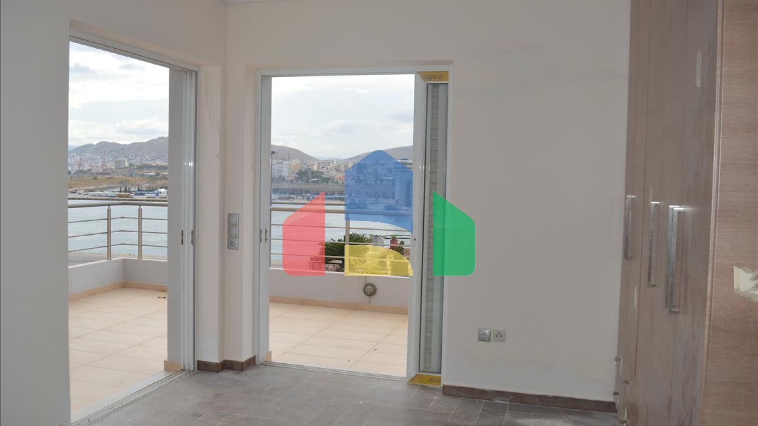 Продаж - Таунхаус 141 m² в Афінах