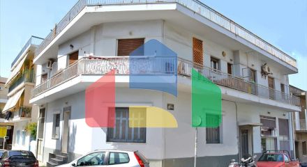 Продаж - Будівля 240 m² в Афінах