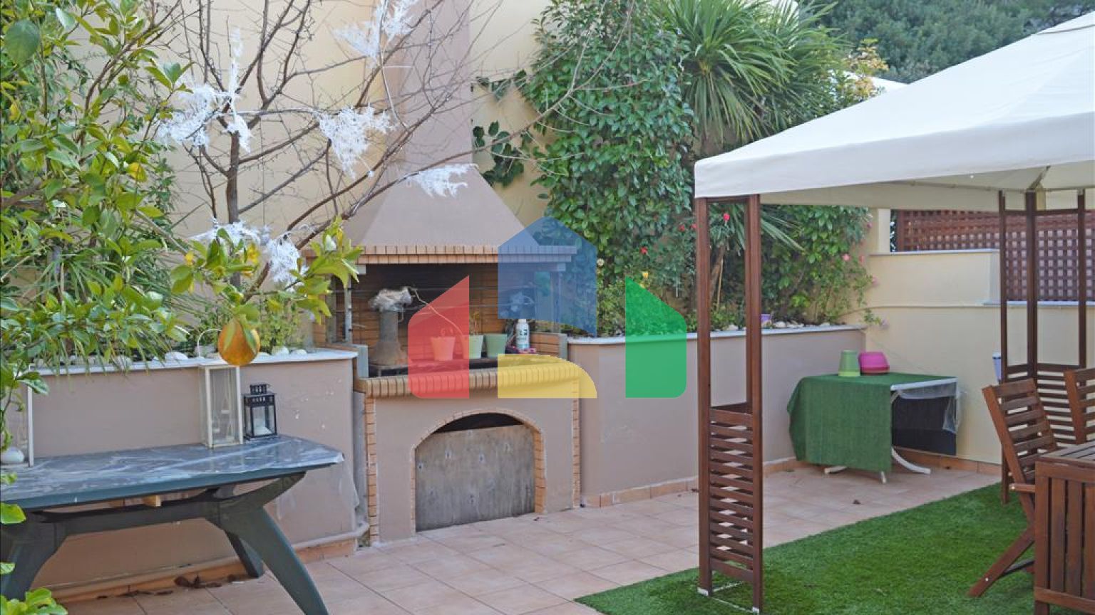 Продаж - Таунхаус 430 m² в Афінах