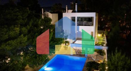 For Sale - Villa 600 m² in Athens