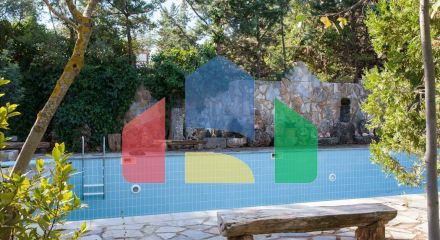 For Sale - Villa 1000 m² in Athens
