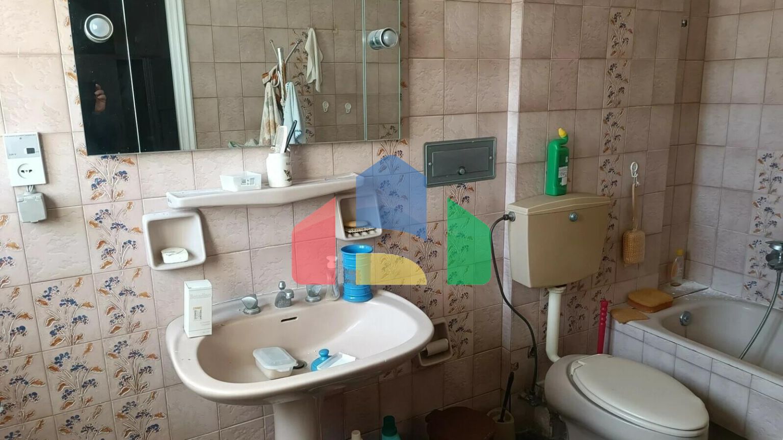 Продажа - Здание 600 m² в Афинах