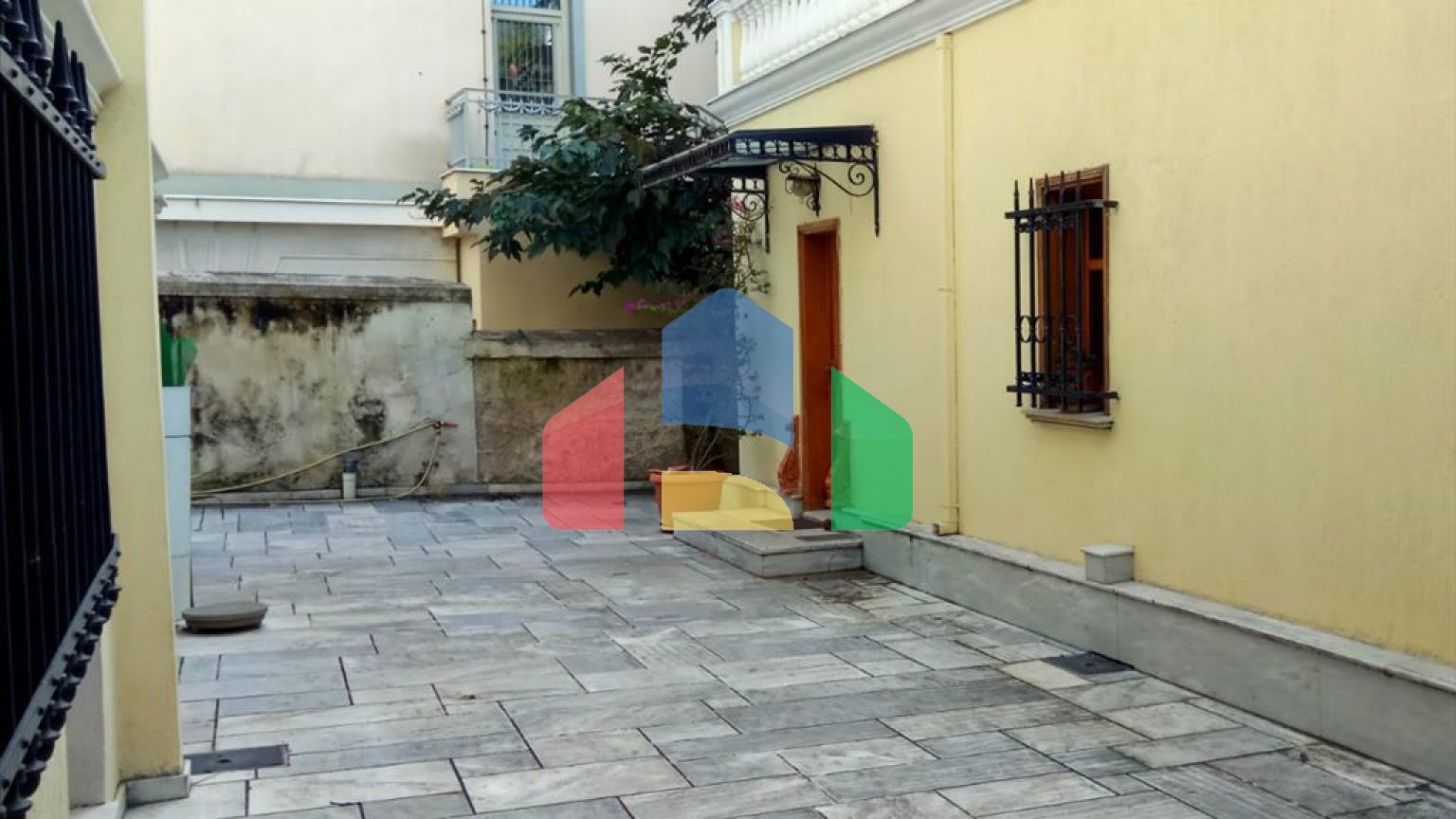 Продаж - Будівля 660 m² в Афінах