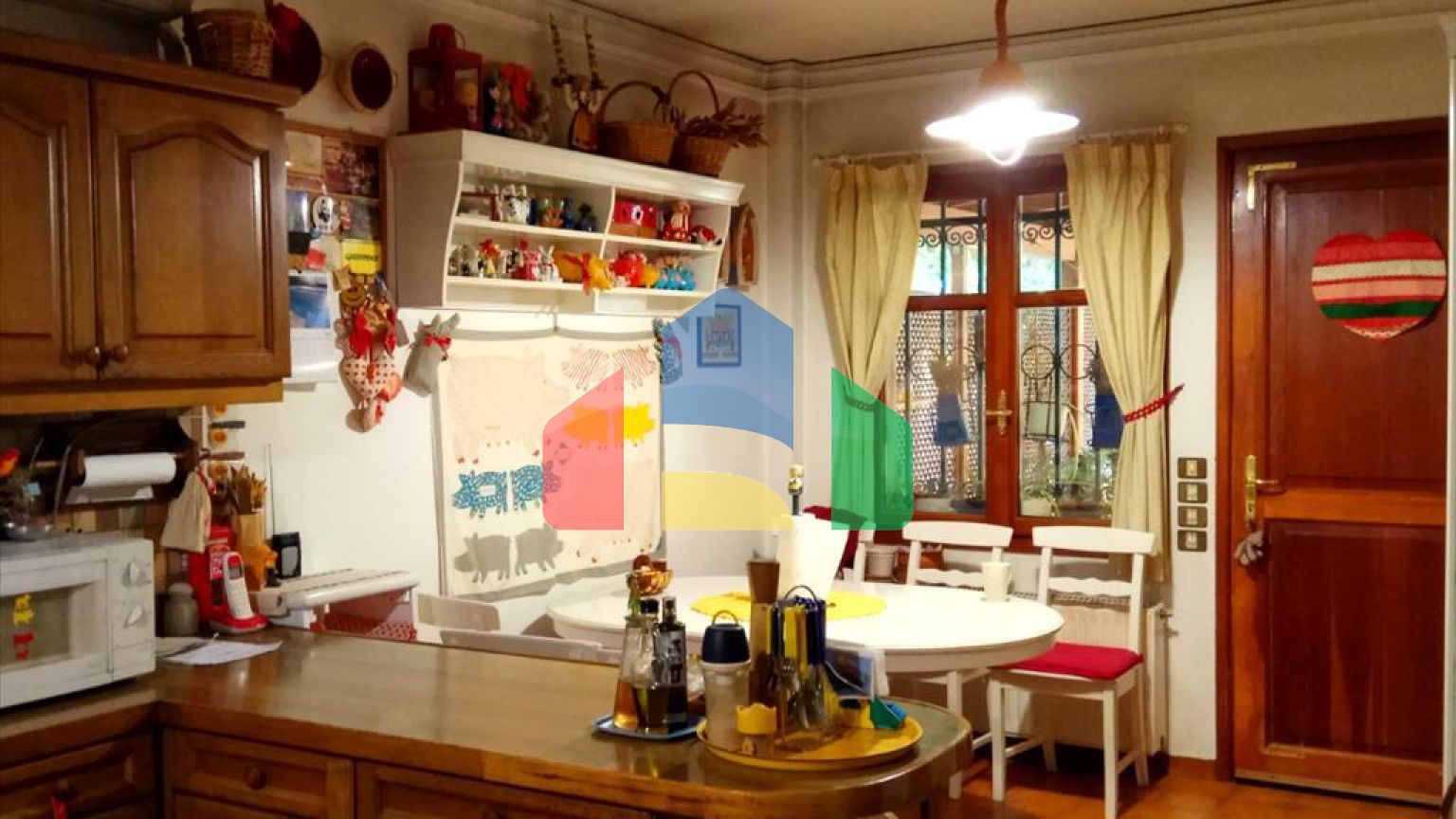 Продаж - Будівля 660 m² в Афінах