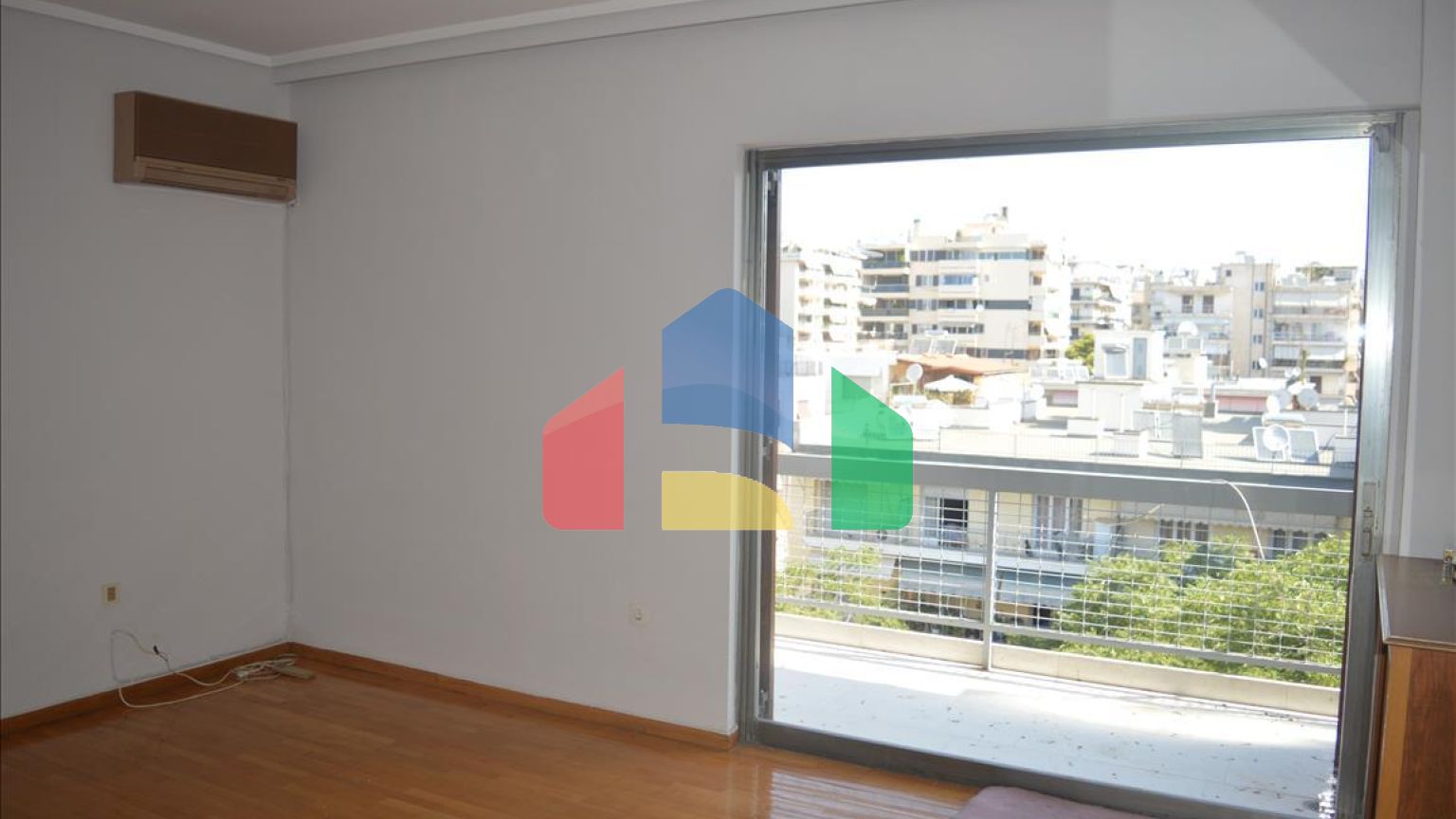 Продаж - Таунхаус 306 m² в Афінах