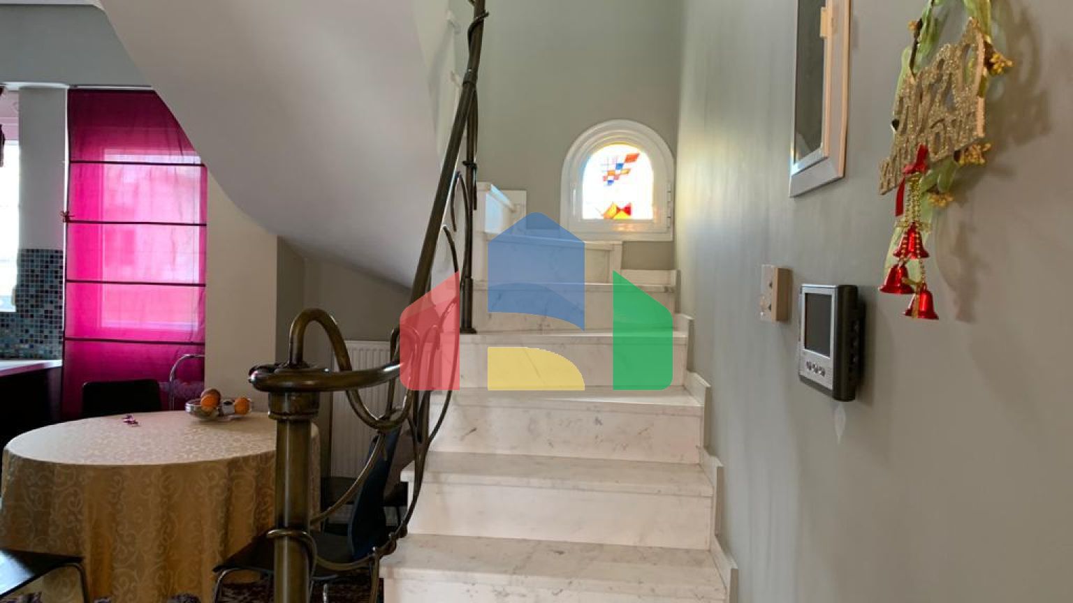 Продажа - Здание 680 m² в Афинах