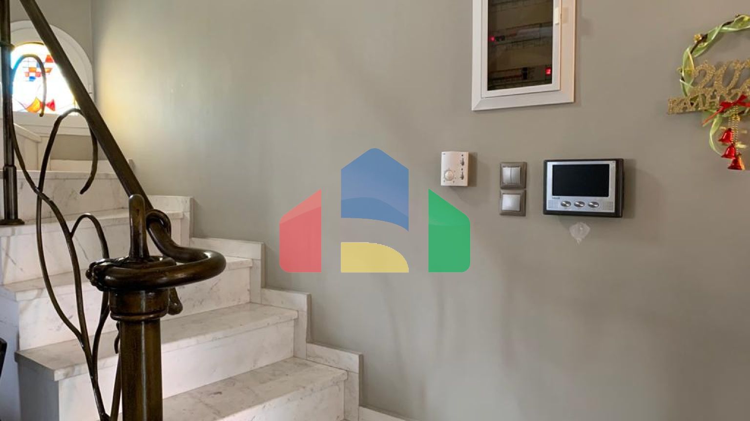 Продажа - Здание 680 m² в Афинах