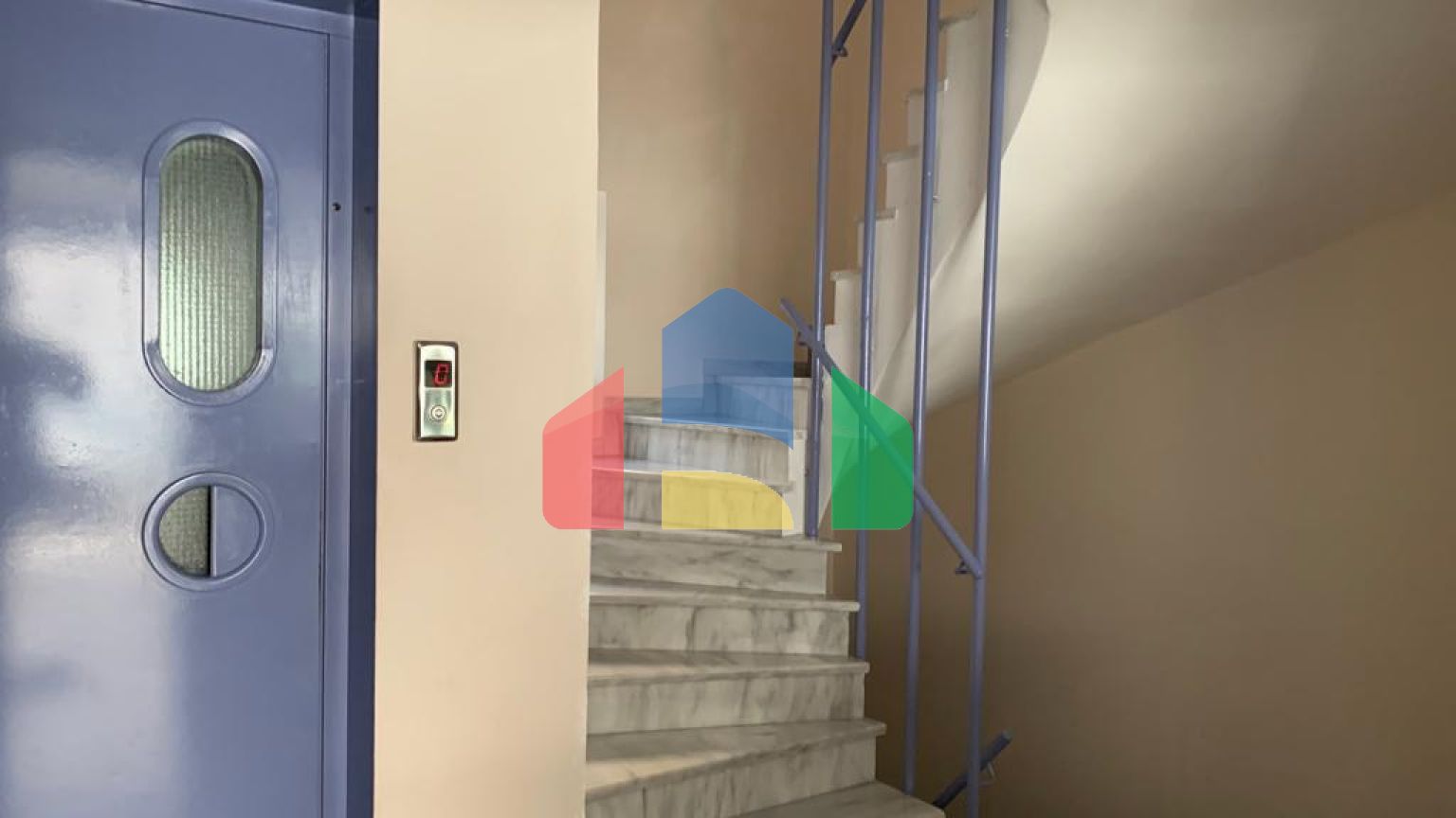 Продажа - Здание 680 m² в Афинах