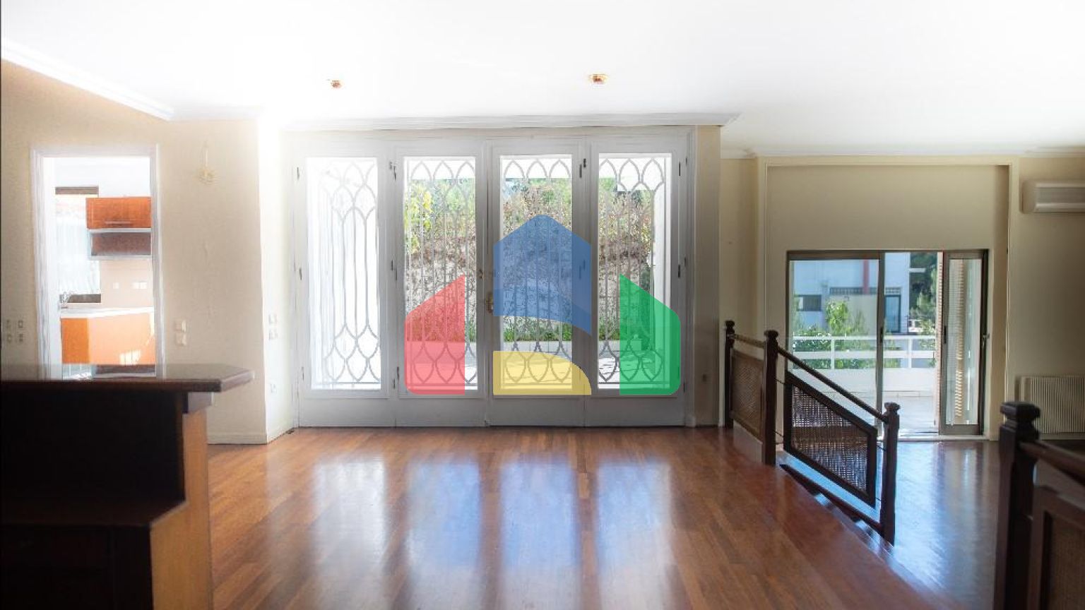 Продажа - Здание 680 m² в Афинах