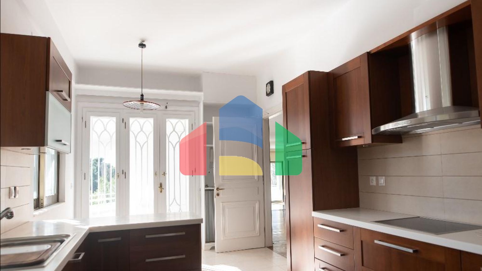 Продажа - Здание 680 m² в Афинах