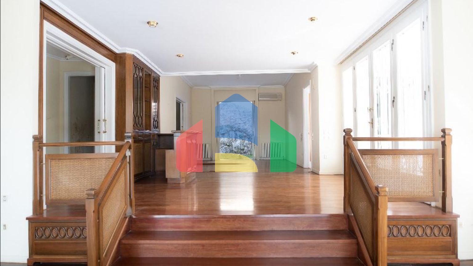 Продажа - Здание 680 m² в Афинах