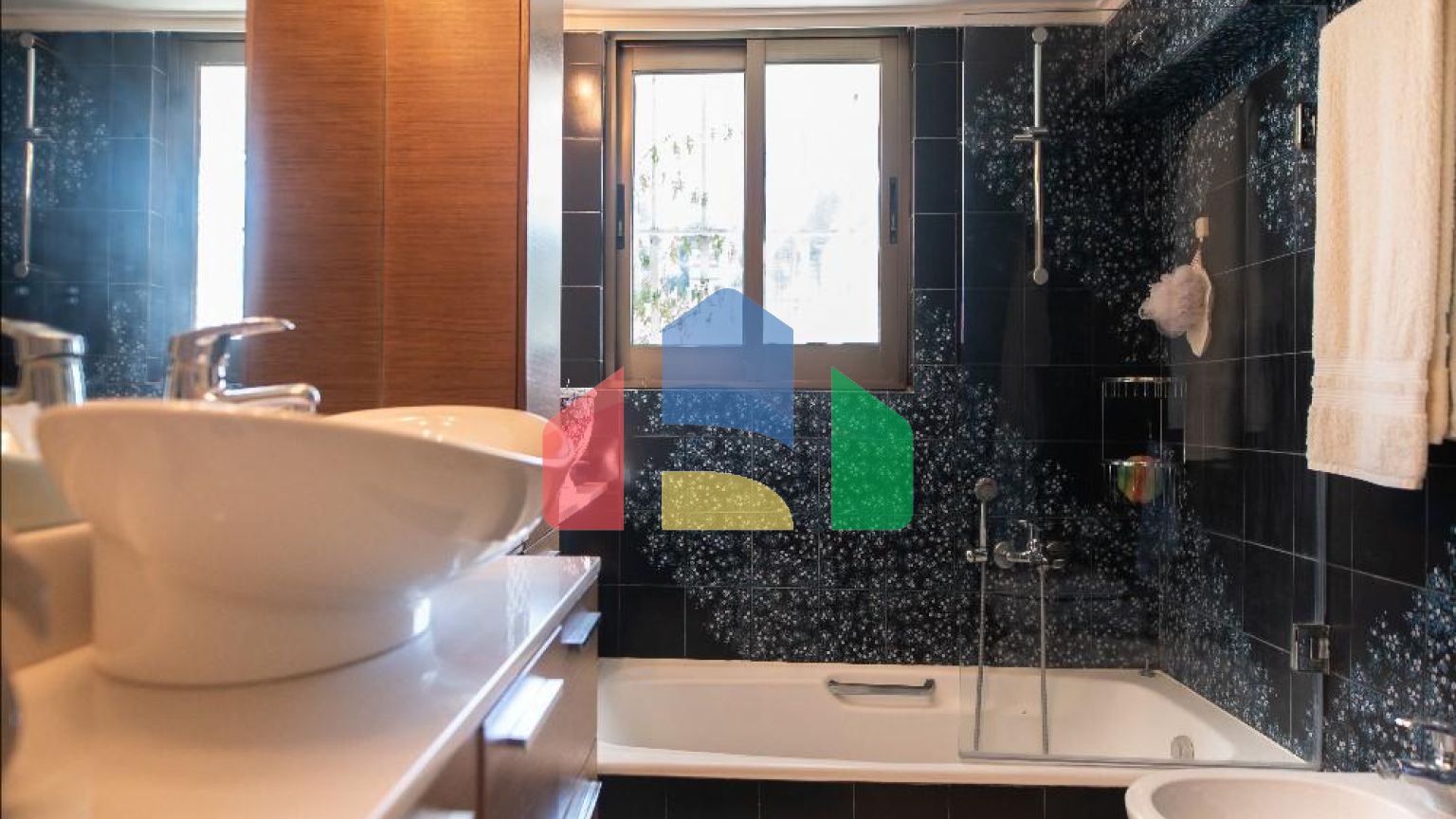 Продажа - Здание 680 m² в Афинах