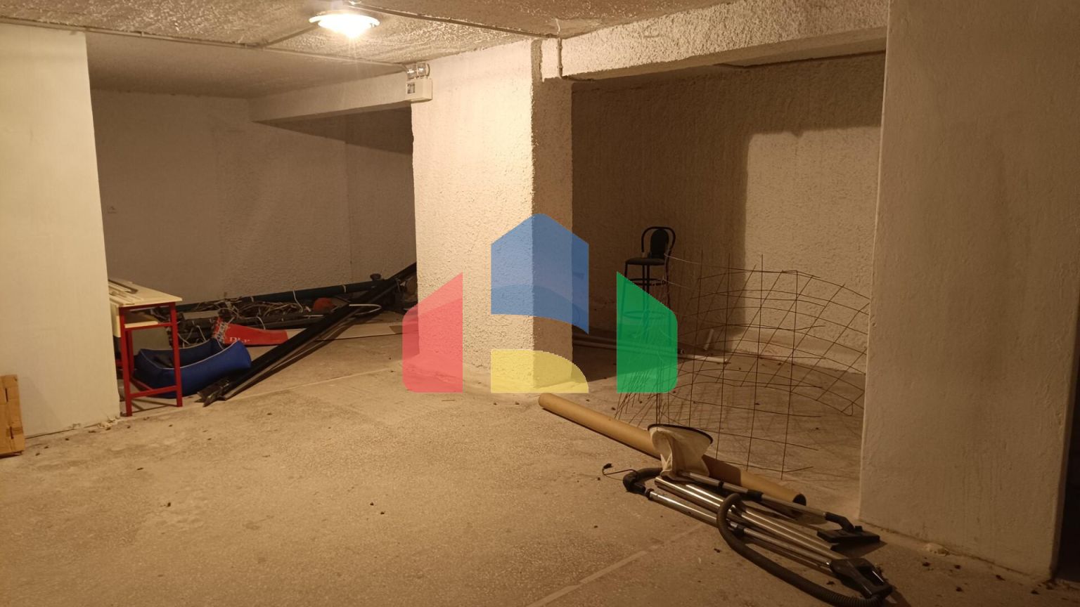 Продаж - Комерційна нерухомість 298 m² в Афінах