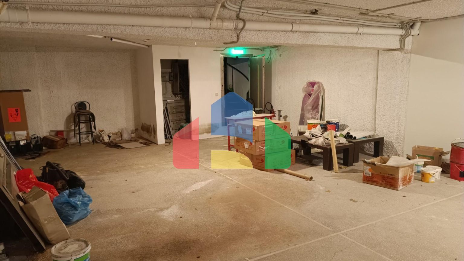 Продаж - Комерційна нерухомість 298 m² в Афінах