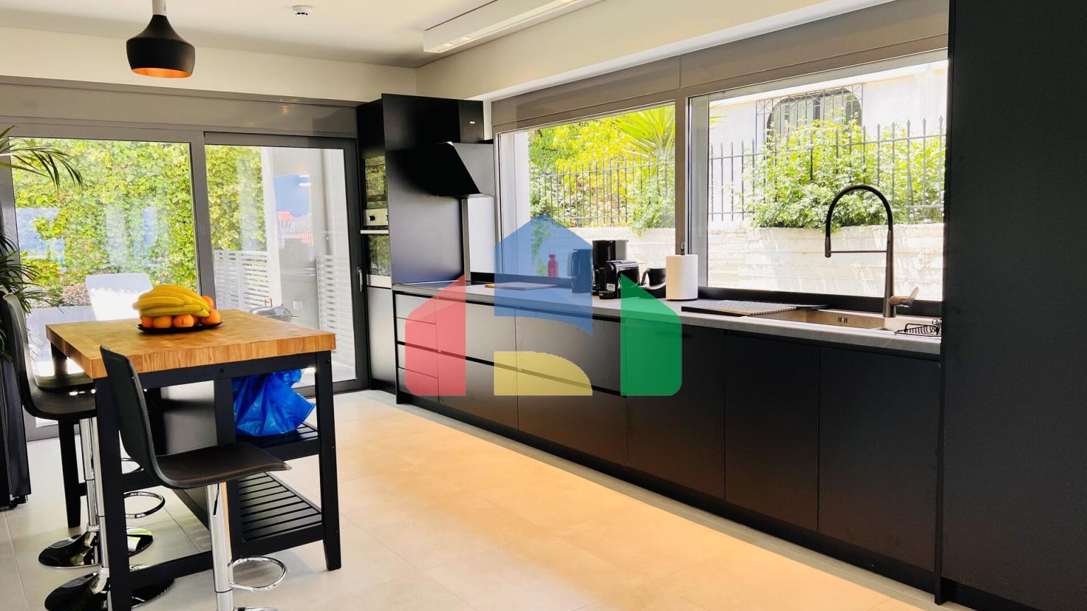 Продаж - Таунхаус 240 m² в Афінах