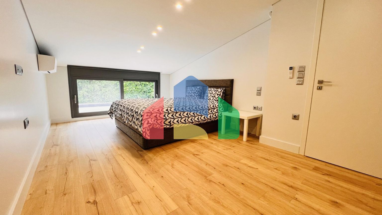 Продаж - Таунхаус 240 m² в Афінах