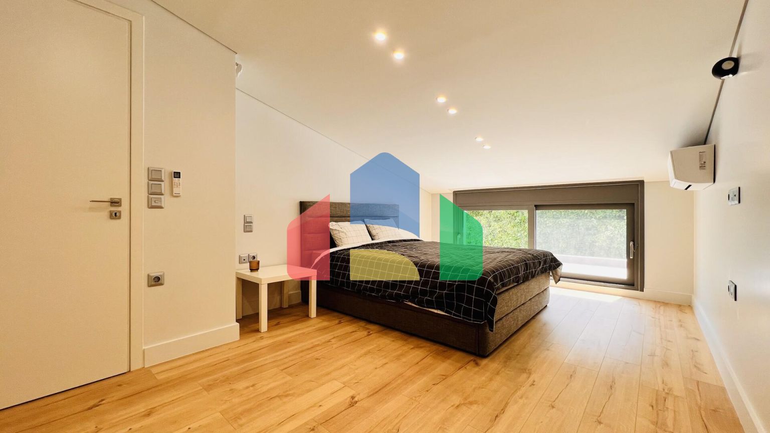 Продаж - Таунхаус 240 m² в Афінах