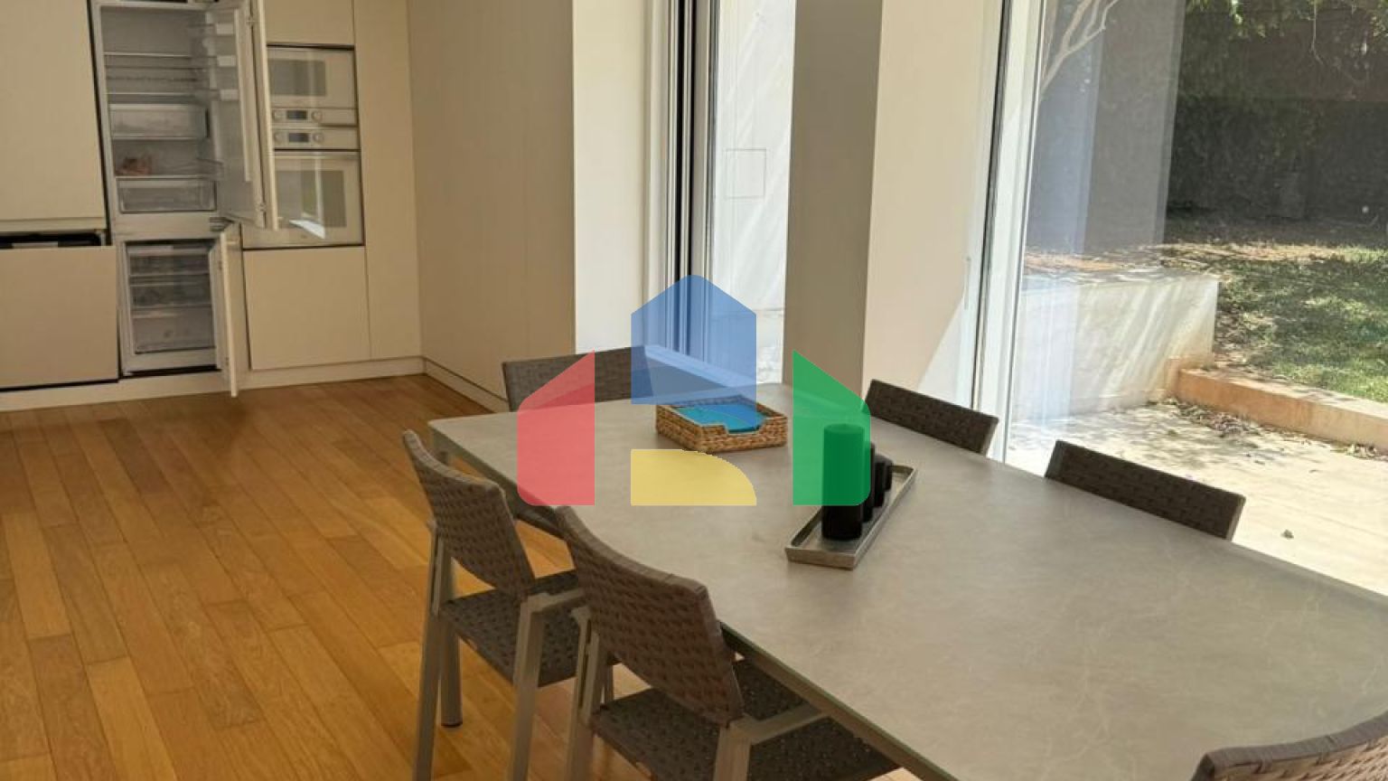 Продаж - Таунхаус 300 m² в Афінах