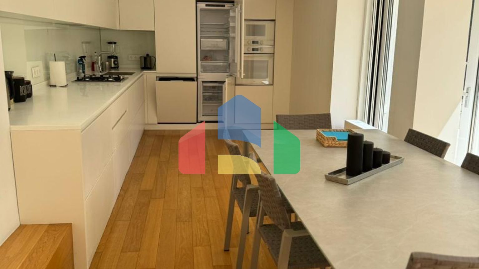 Продаж - Таунхаус 300 m² в Афінах