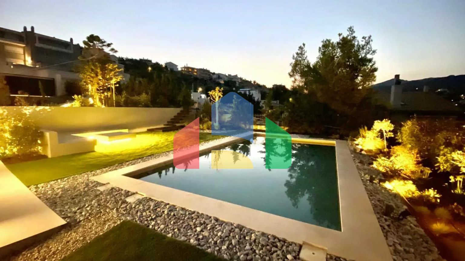 Продаж - Котедж 326 m² в Афінах