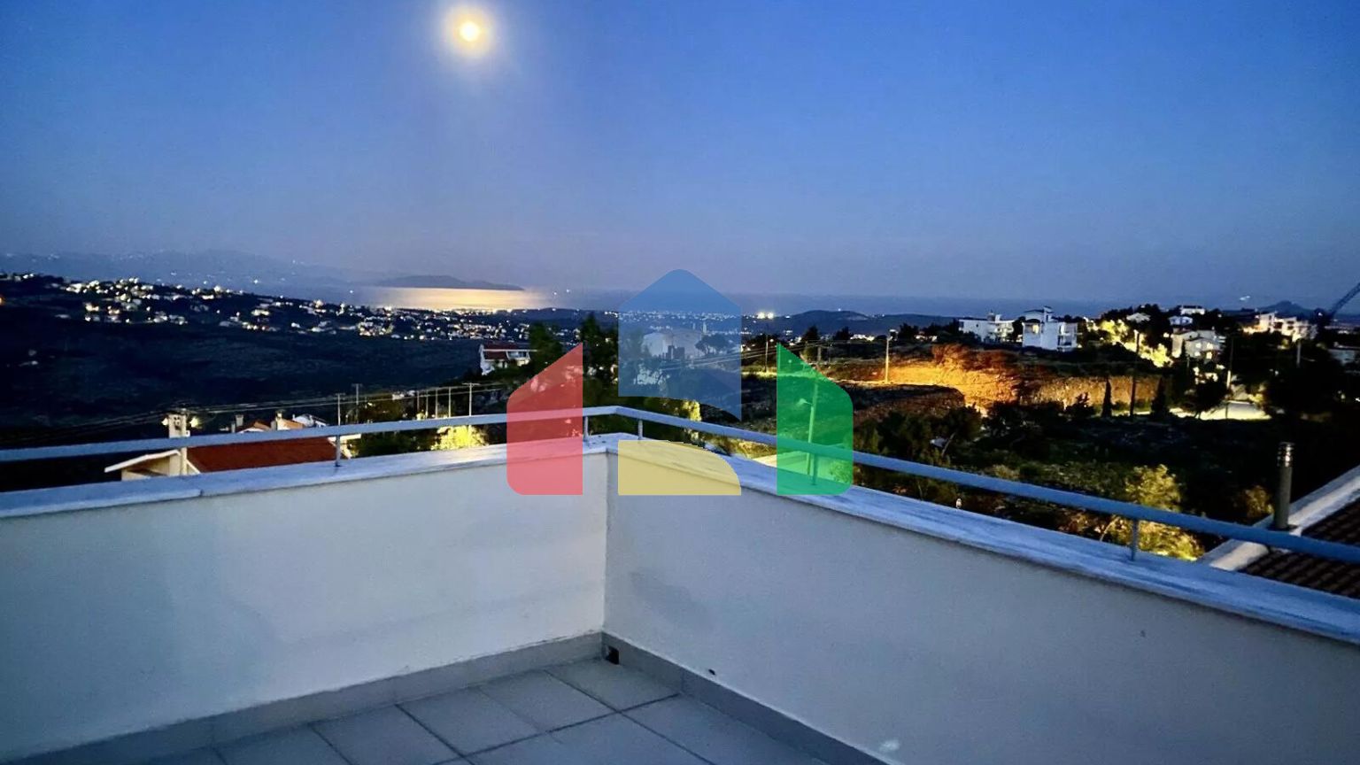 Продаж - Котедж 326 m² в Афінах