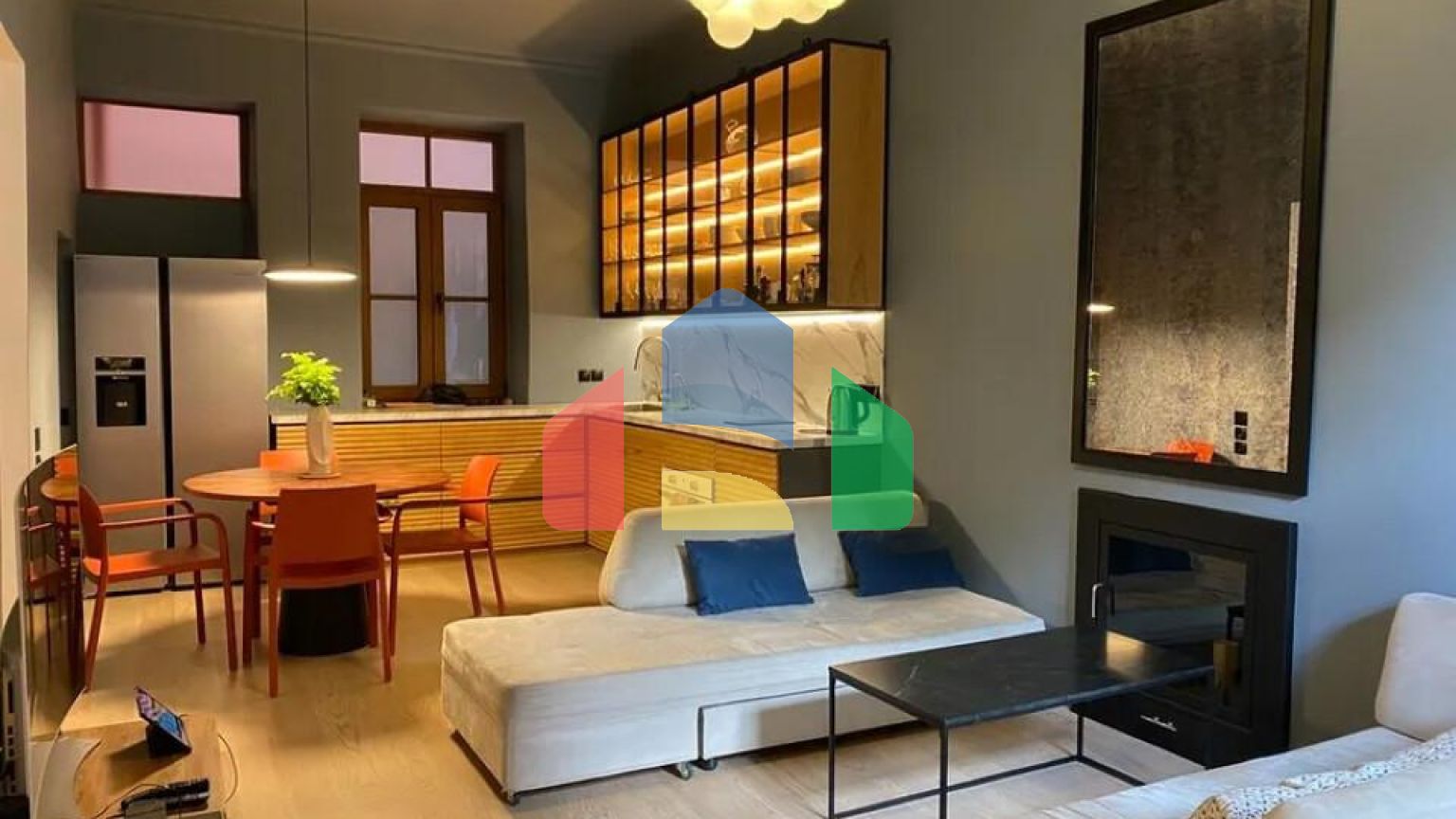 Продаж - Готель 376 m² в Кавалі