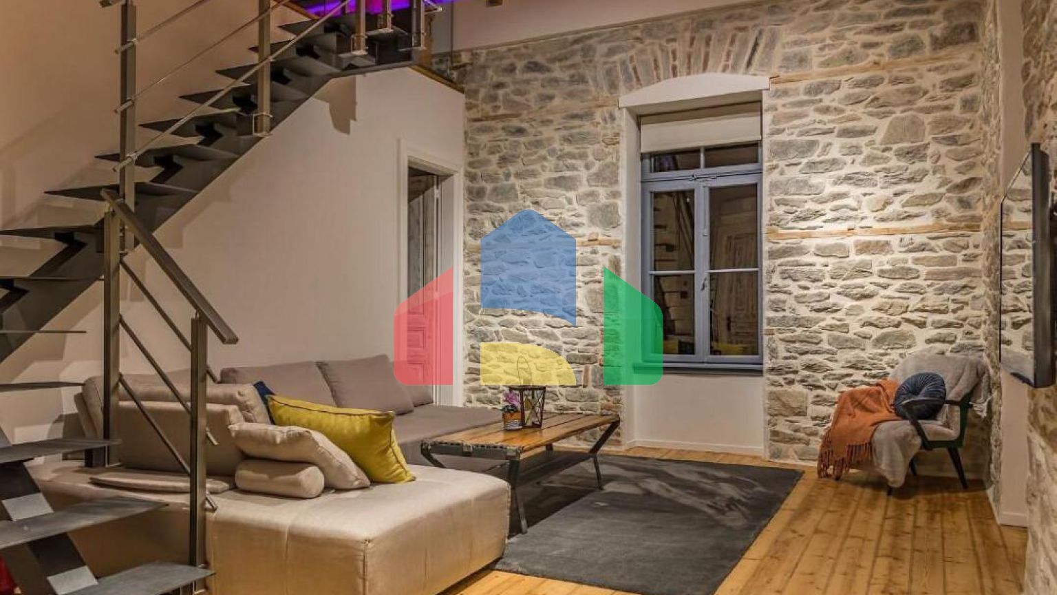 Продаж - Готель 376 m² в Кавалі