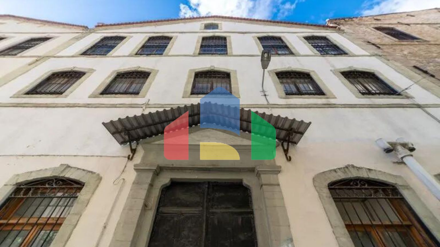 Продаж - Будівля 830 m² в Кавалі