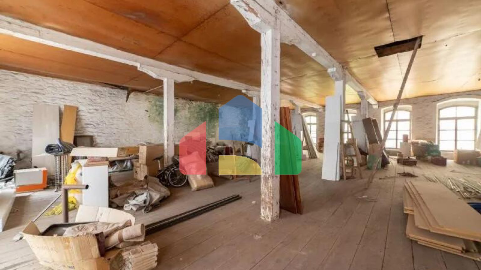 Продаж - Будівля 830 m² в Кавалі