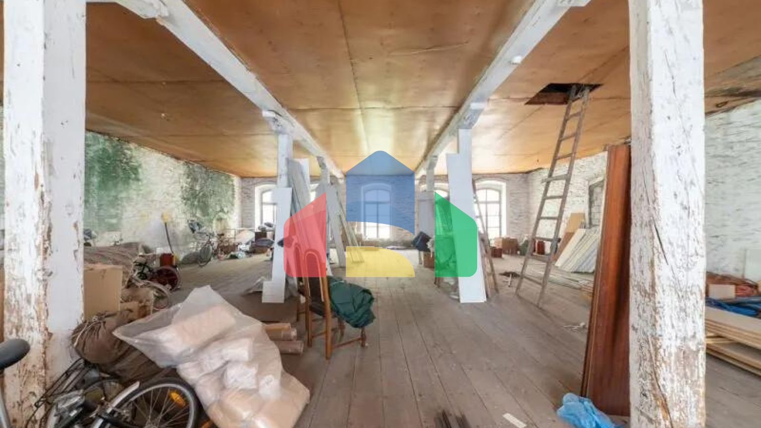 Продаж - Будівля 830 m² в Кавалі