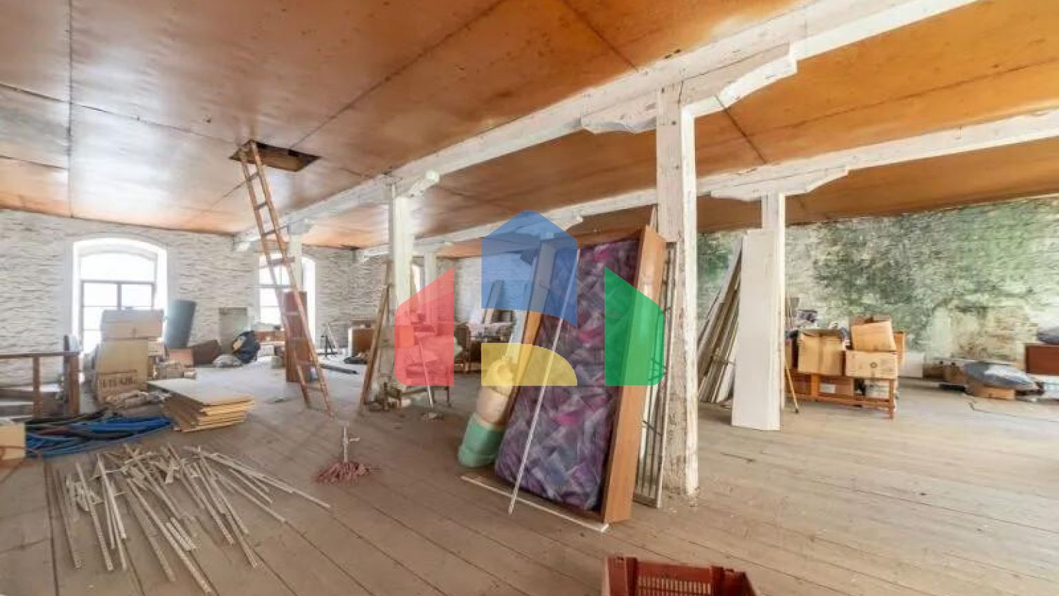 Продаж - Будівля 830 m² в Кавалі