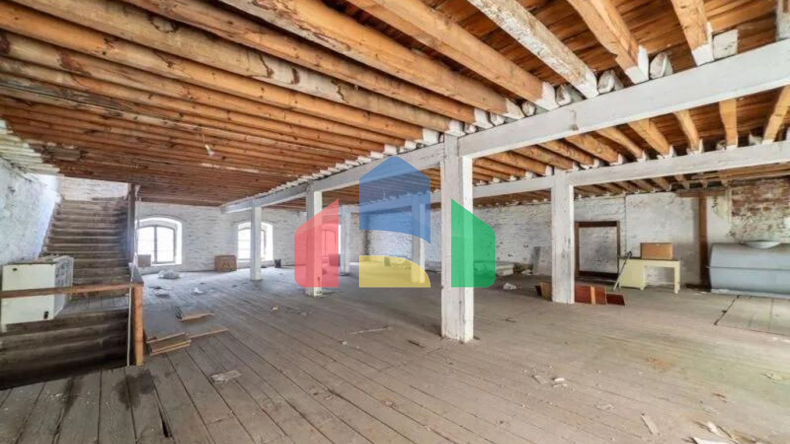 Продаж - Будівля 830 m² в Кавалі