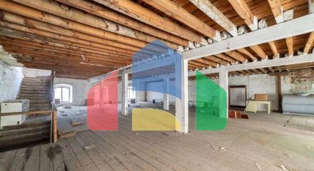 Продаж - Будівля 830 m² в Кавалі