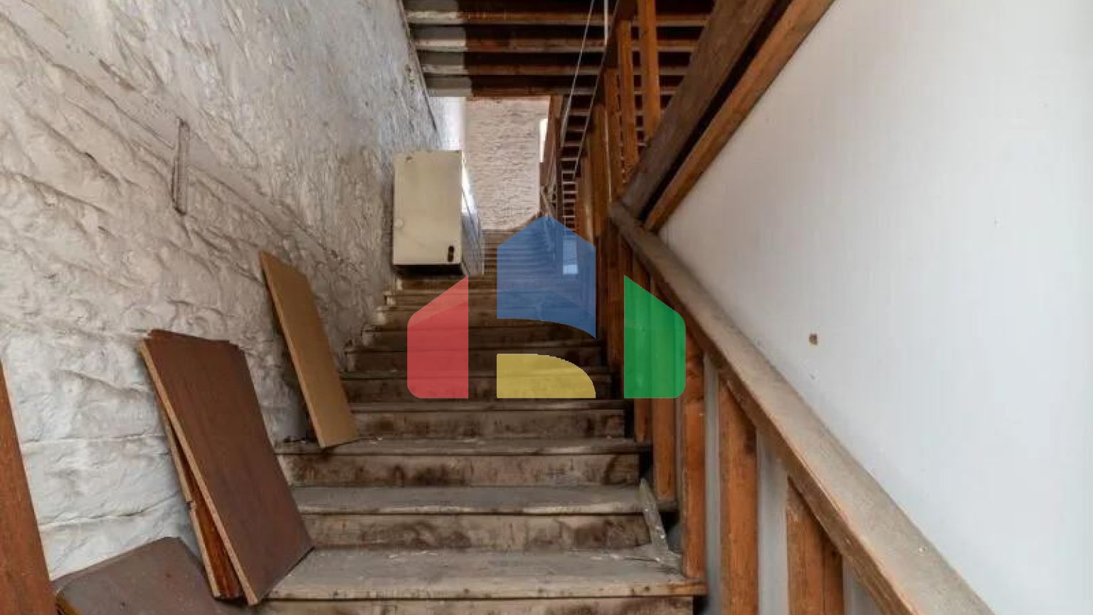 Продаж - Будівля 830 m² в Кавалі