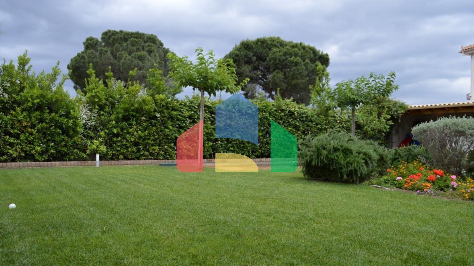 Продажа - Коттедж 376 m² в Лутраки