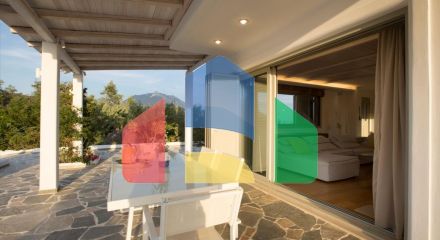 For Sale - Villa 500 m² in Loutraki